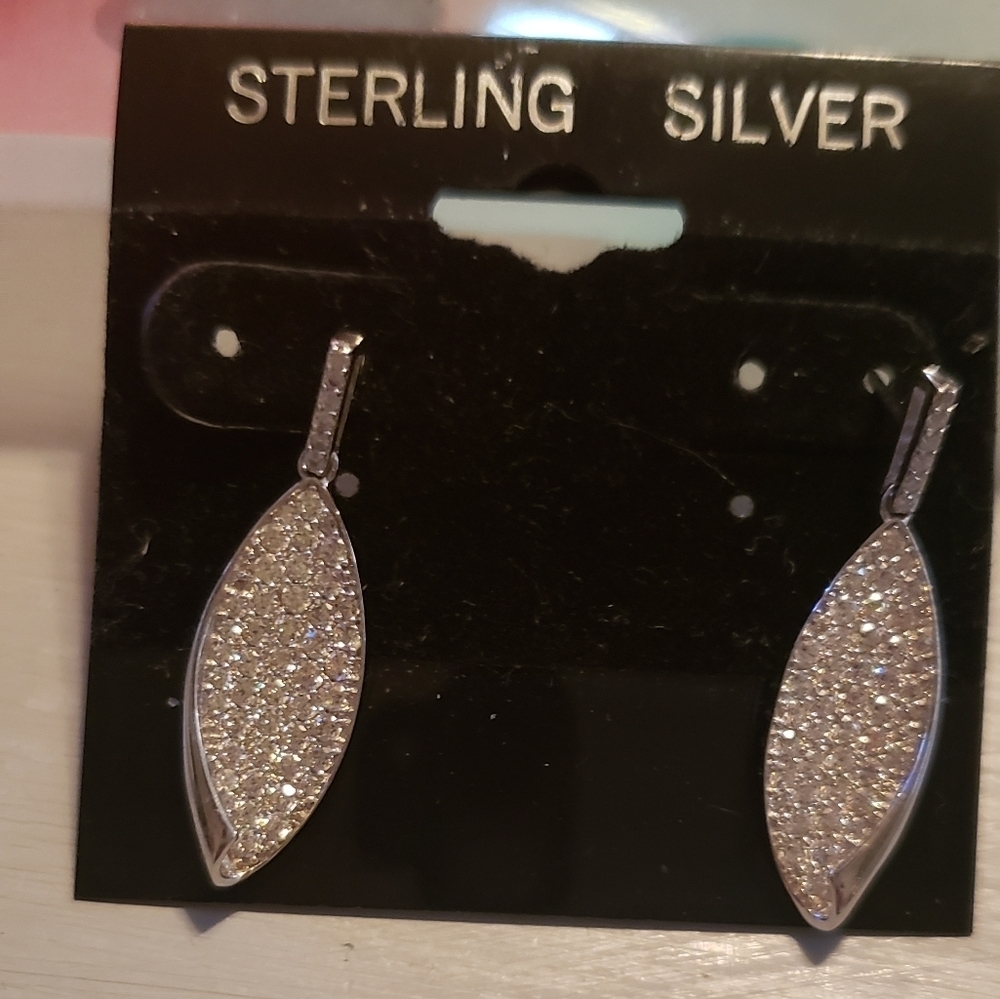 Sterling silver earrings Hp🔥🔥🔥